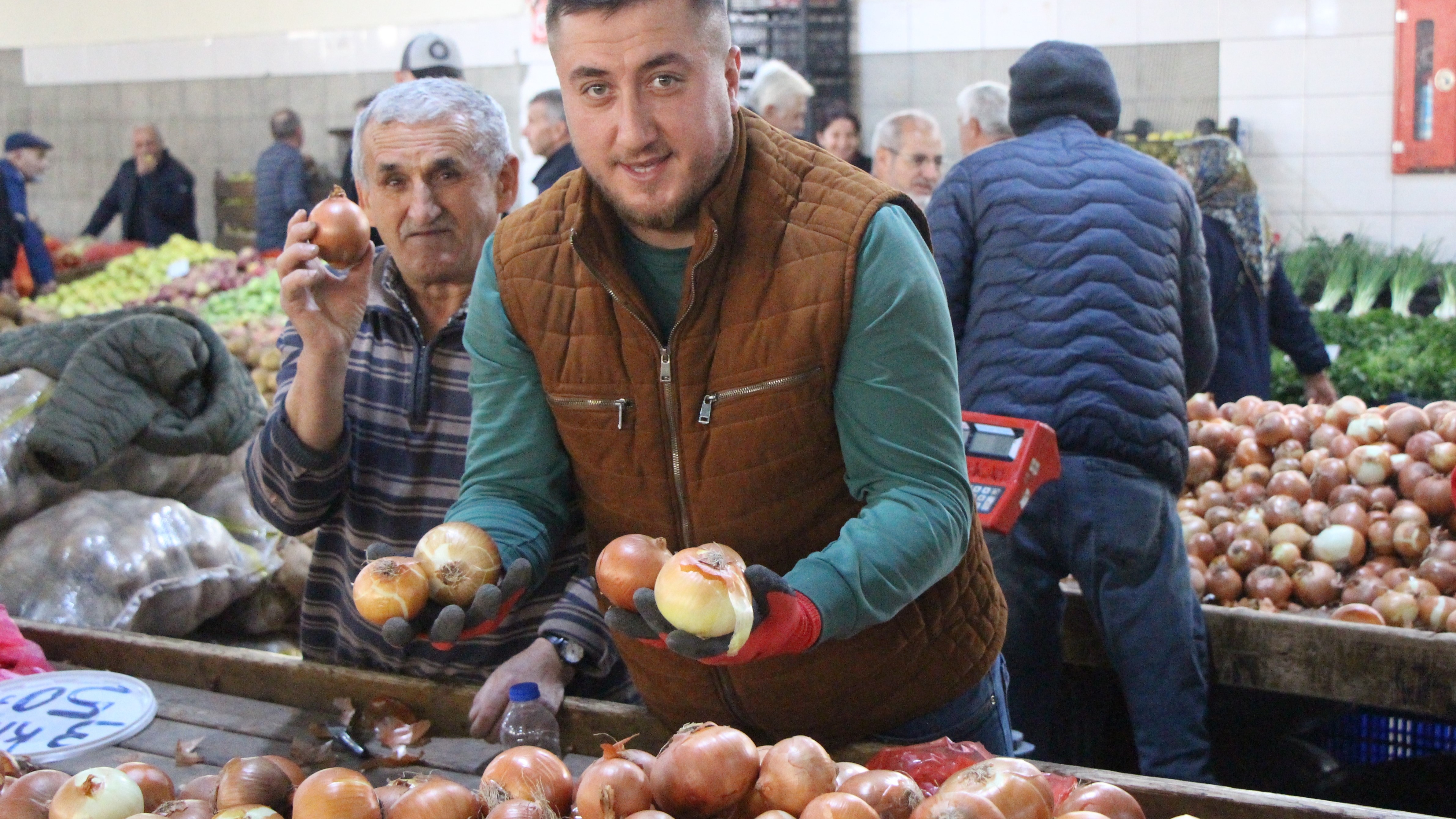 Pazarın en ucuz ürünü oldu. Kilosu 15 TL'ye satılıyor