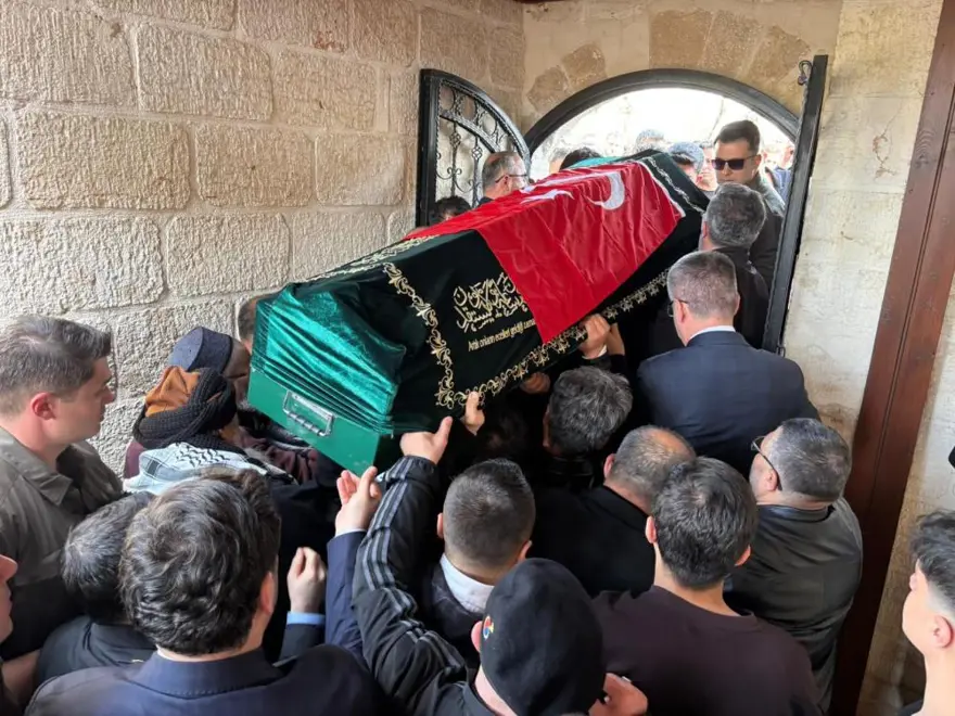 ŞURANUR SEVGİ'NİN CENAZESİNDE GÖZYAŞLARI SEL OLDU 3 ŞURANUR SEVGİ'NİN CENAZESİNDE GÖZYAŞLARI SEL OLDU 3