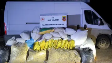 Muş'ta yapılan operasyonda bandrolsüz tütün ele geçirildi
