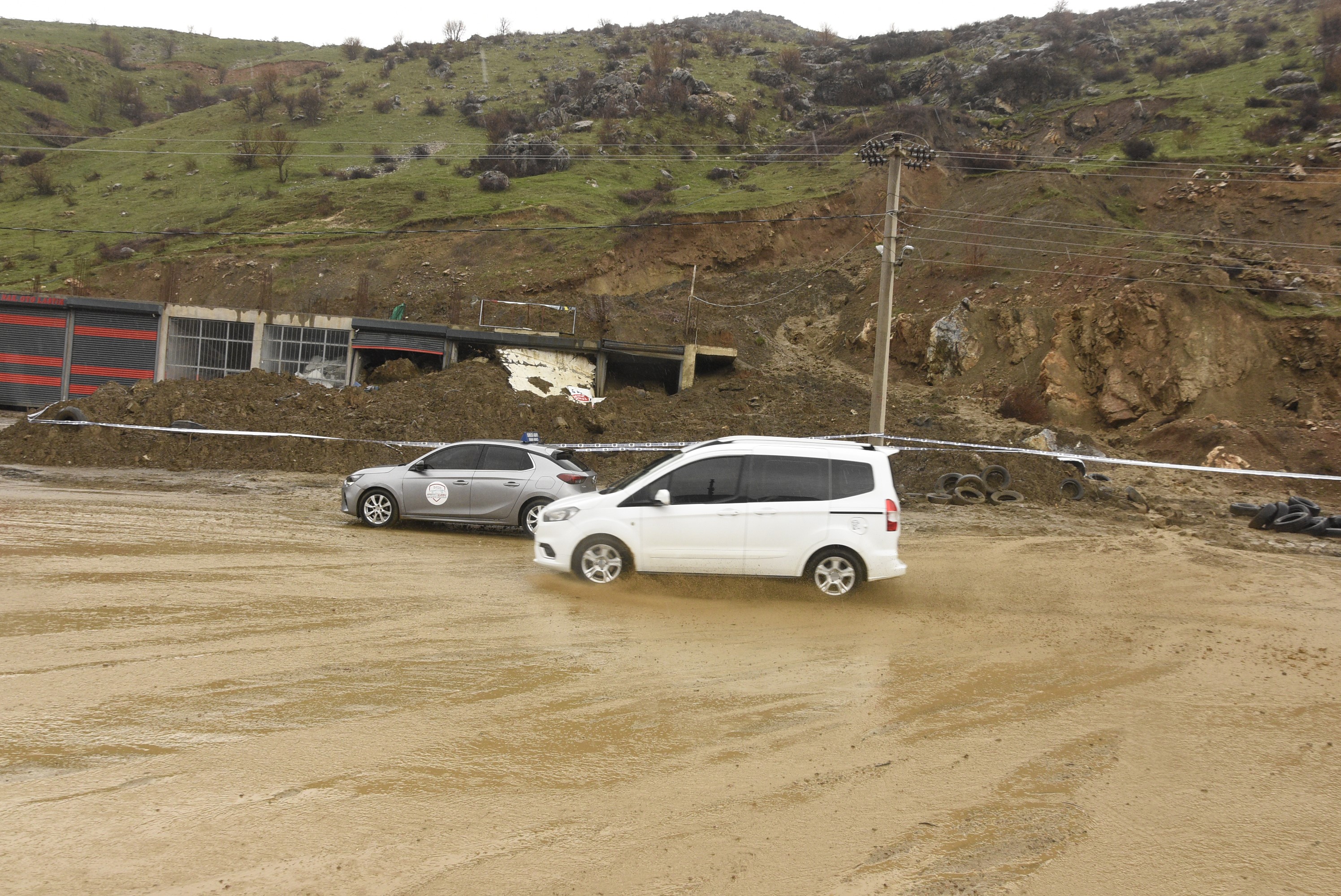 Bitlis'te kuvvetli yağışların ardından heyelan