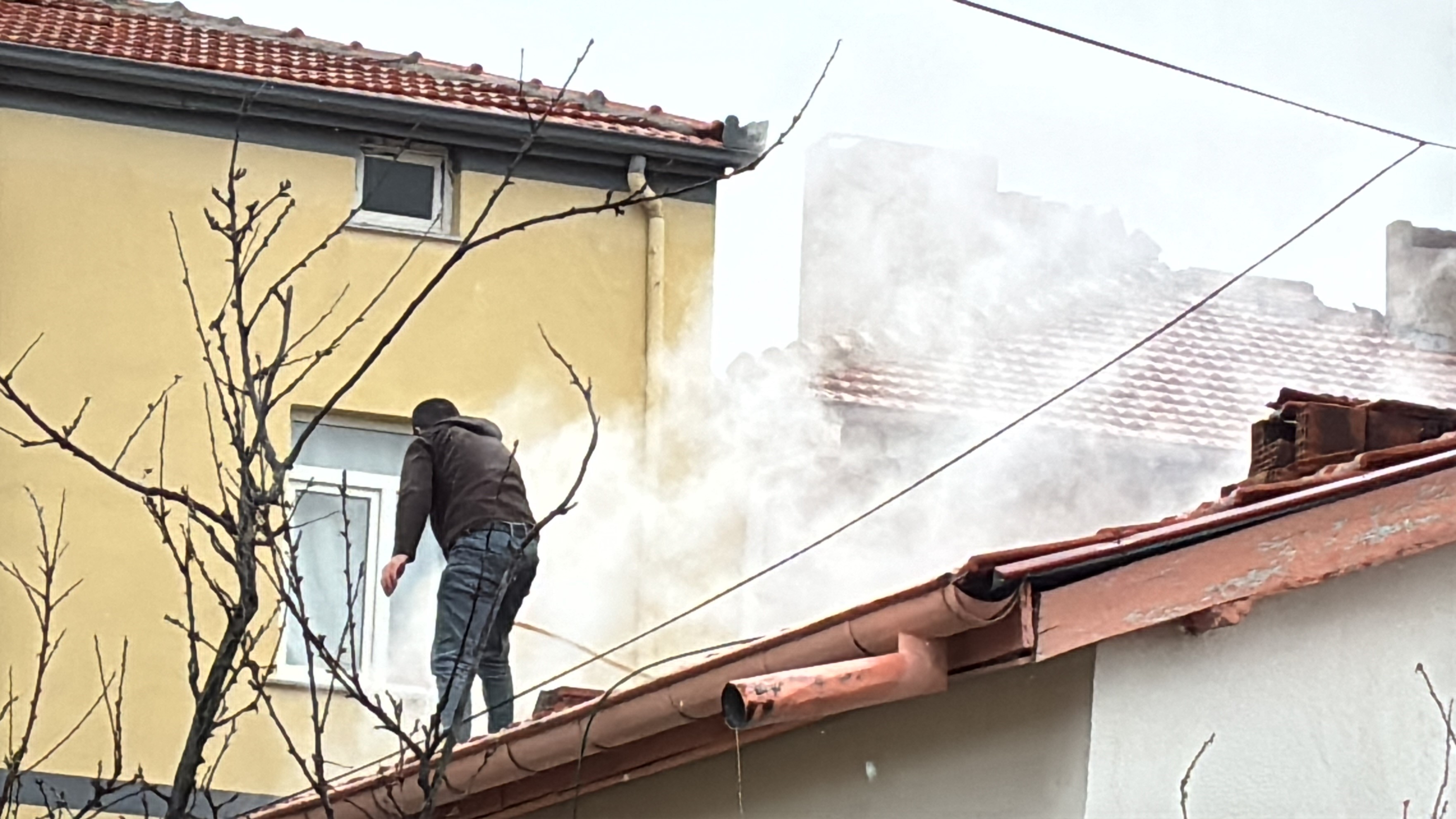 Müstakil evde baca yangını korkuttu