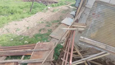 Osmaniye'de fırtına ahırın çatısını uçurdu