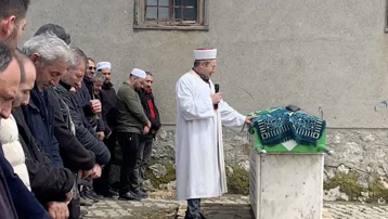 Cenazede kimse gözyaşlarını tutamadı, imam ayakta durmakta zorlandı