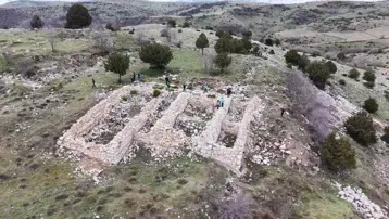 Karadeniz'de tekti defineciler yağmaladı, sadece temelleri kaldı