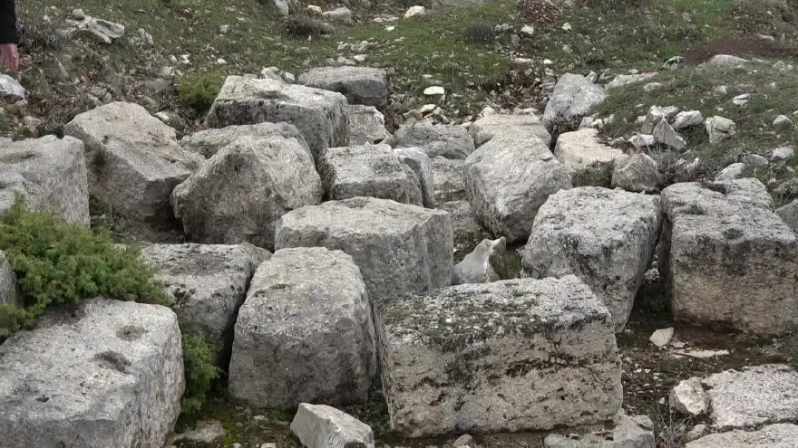 Karadeniz'de tekti defineciler yağmaladı, sadece temelleri kaldı 1