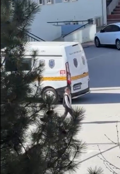 Okul tuvaletinde silah ve not bulundu