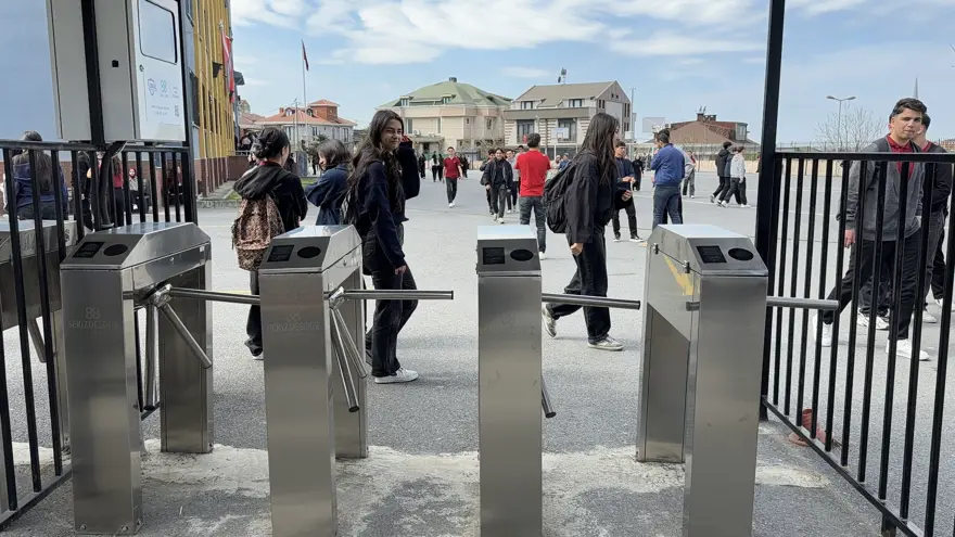 Okullarda üst düzey güvenlik önlemi. Öğrenci okula girdiğinde aileye fotoğraflı bildirim gidiyor 1