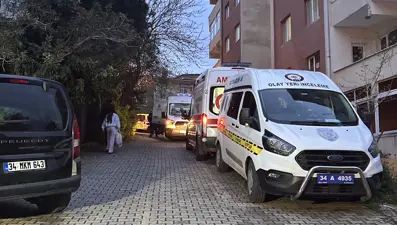 Annesini ve babasını öldürüp intihar etti