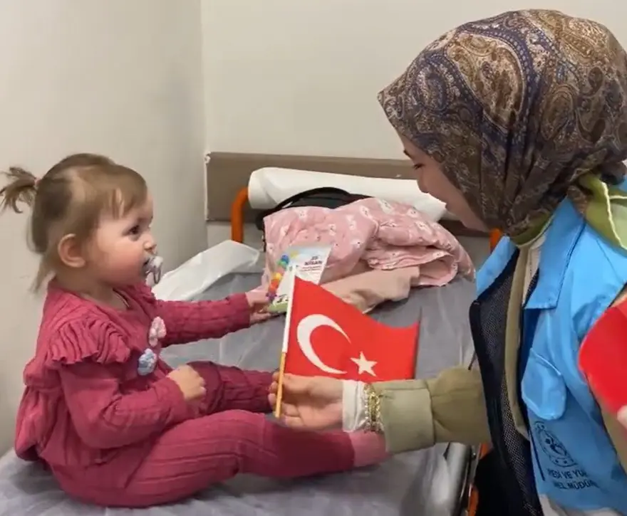 HASTANEDEKİ ÇOCUKLARA 23 NİSAN SÜRPRİZİ 5