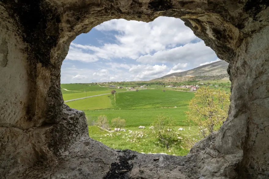 Hakkında çok az şey biliniyor. Diyarbakır'daki kaya mezarları mercek altında  2