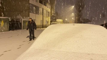 Kar kalınlığı 15 santimetreyi geçti. "Yazı beklerken her yer bembeyaz oldu"