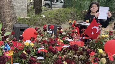 Adnan'ın mezarına bırakılan notlar duygulandırdı