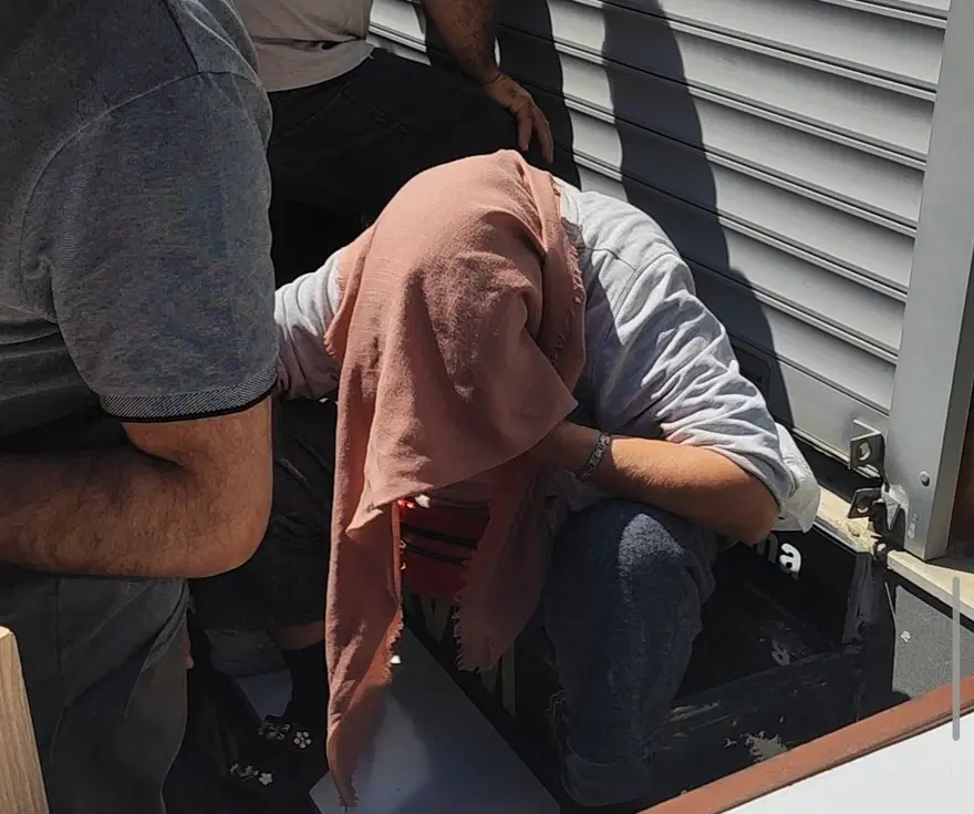 100 TL'den satışa sunuldu, izdihama neden oldu. Yere düştüler, fenalık geçirdiler 