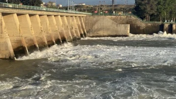 Tüm yıl boyunca kuraktı, sel oldu taştı. Su bolluğu sonrası kapaklar açıldı, tahliye başladı