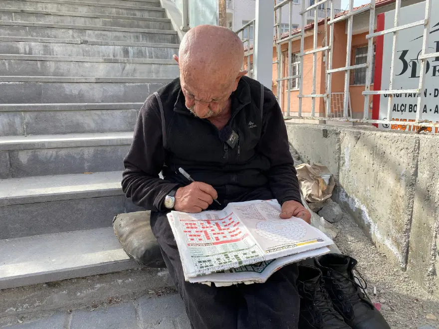 Askerde bir başladı, tam 47 yıldır bırakamıyor. Yozgatlı Saffet Amca'nın ilginç tutkusu Askerde bir başladı, tam 47 yıldır bırakamıyor. Yozgatlı Saffet Amca'nın ilginç tutkusu