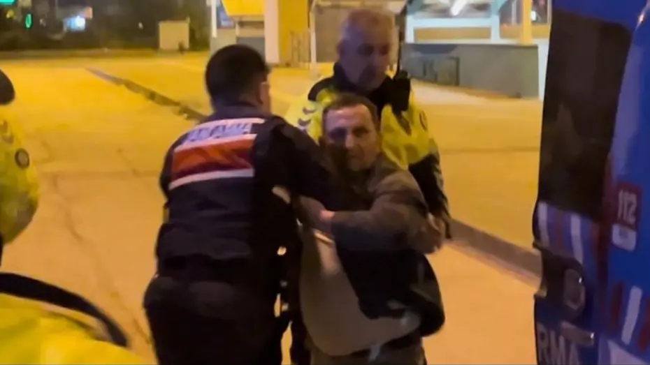 Alkollü yakalandı polise hakaret etti. 