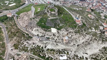 Milyonlarca turistin favori noktalarından biriydi. İsmi değişiyor