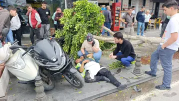 Kırmızı ışık ihlali yapan otomobil ortalığı savaş alanına çevirdi
