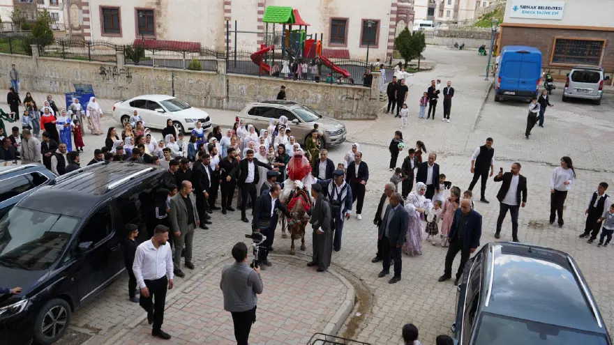 ÇALGISIZ DÜĞÜN YAPILDI 1 ÇALGISIZ DÜĞÜN YAPILDI 1