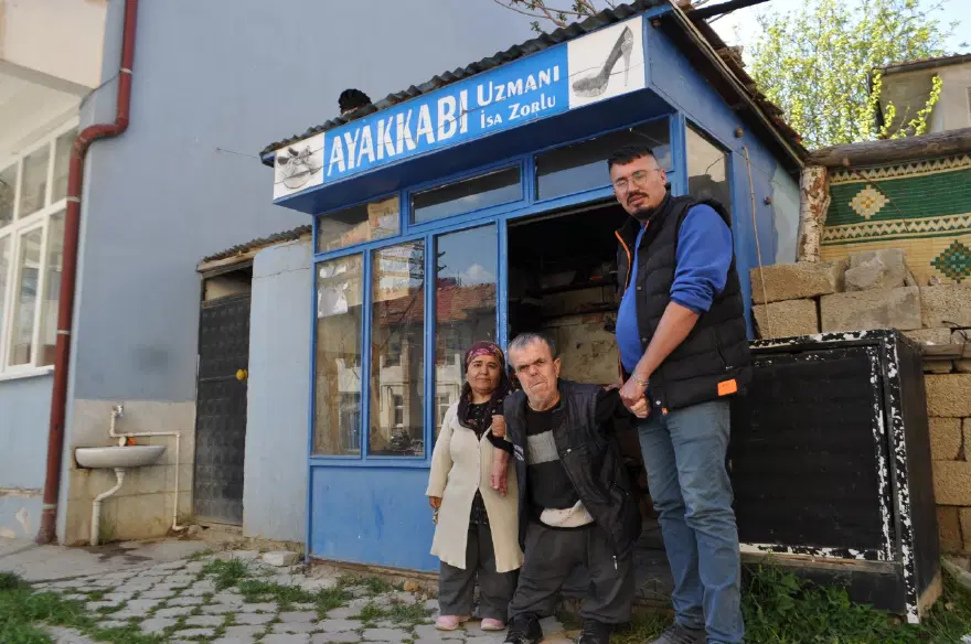 Akondroplazi hastası işiyle hayata tutundu. Zorluklar yakasını bırakmadı ama pes etmedi 1 Akondroplazi hastası işiyle hayata tutundu. Zorluklar yakasını bırakmadı ama pes etmedi 1