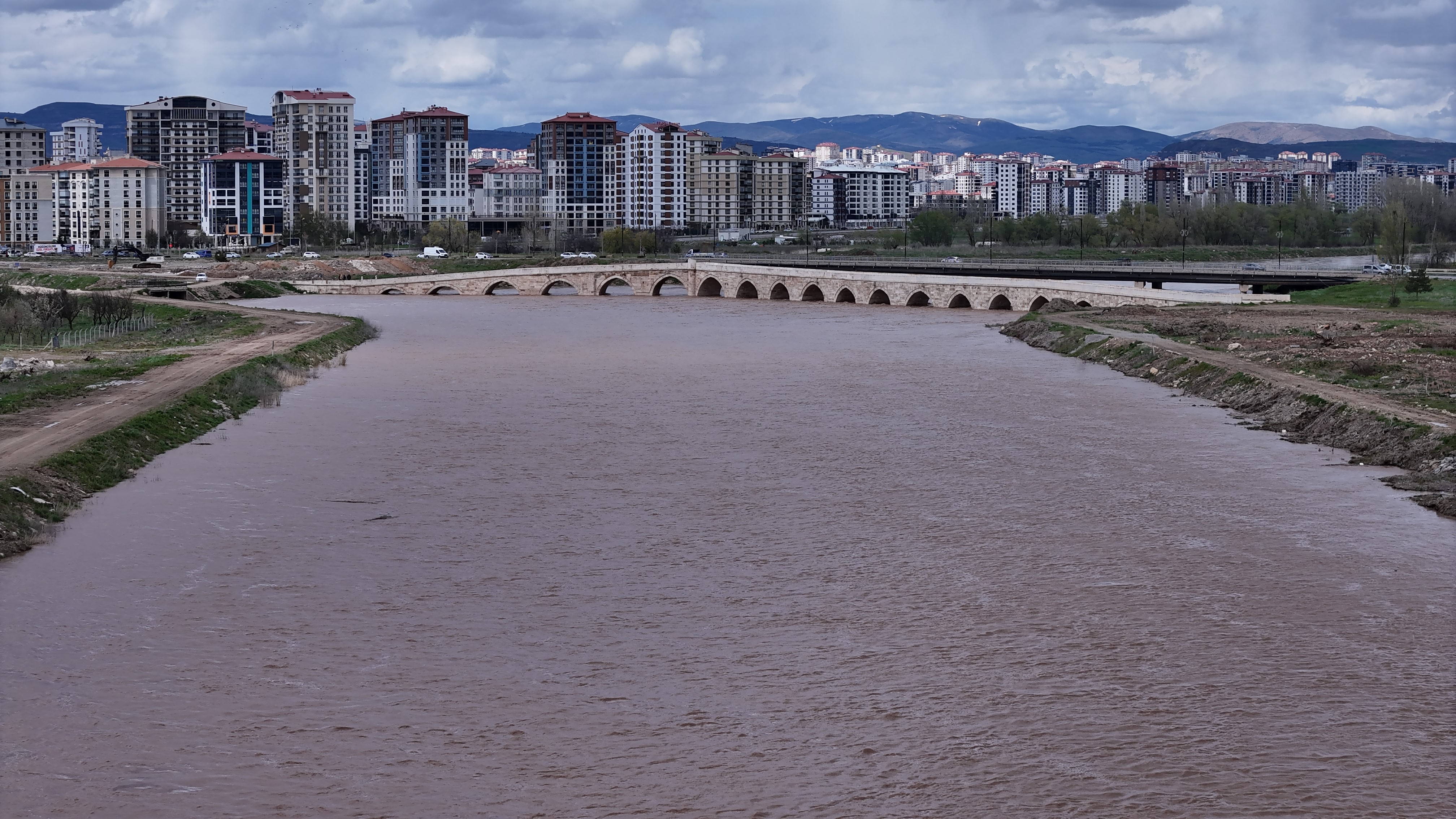 Sivas'ta doğuyor, Karadeniz'e dökülüyor. Son yağışlarla yeniden canlandı