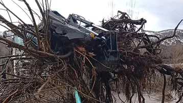 Yağış rekor kırdı, köprüde ulaşım tıkandı