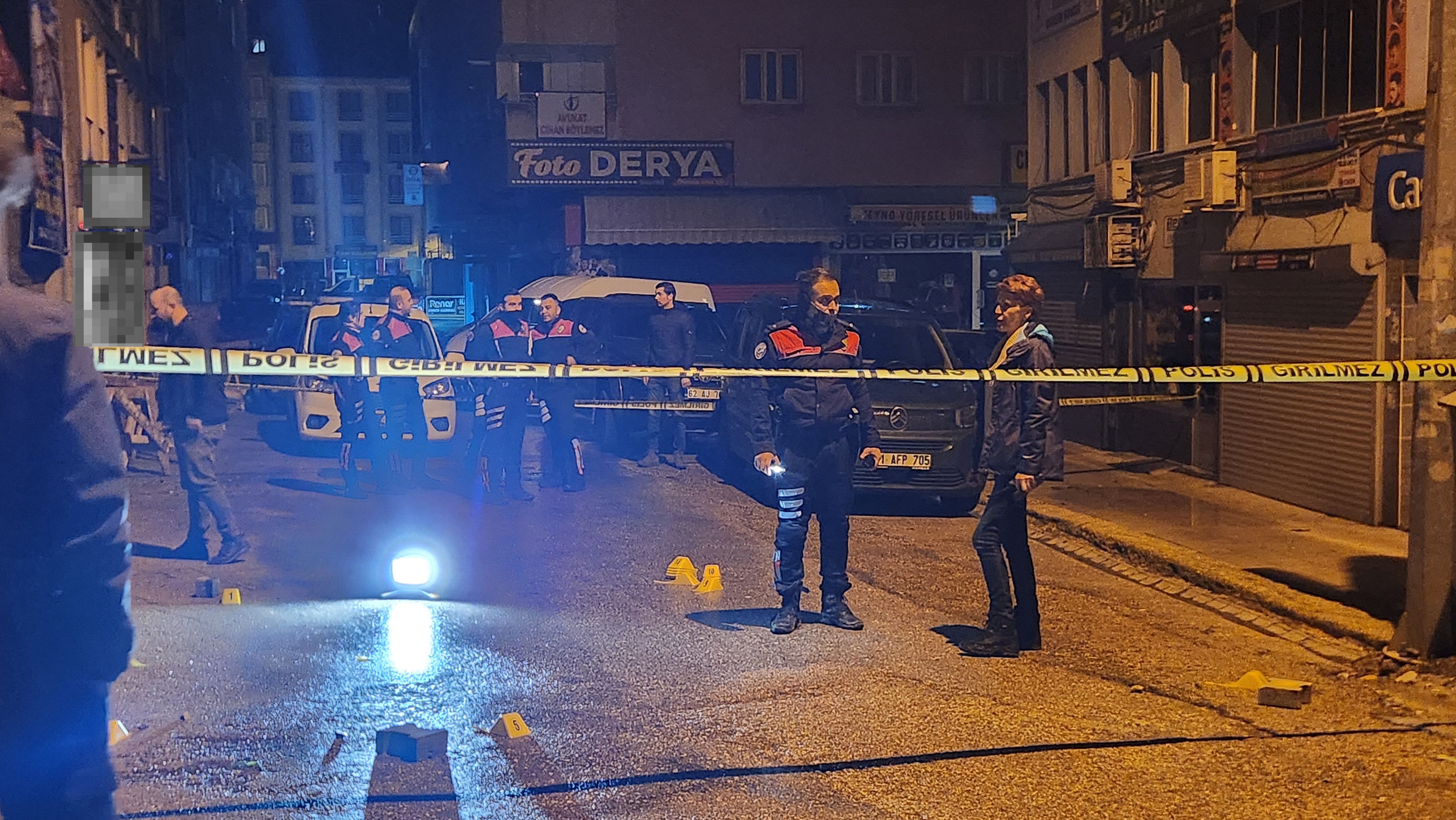 Sevgilisinden ayrıldı, sağa sola ateş açtı
