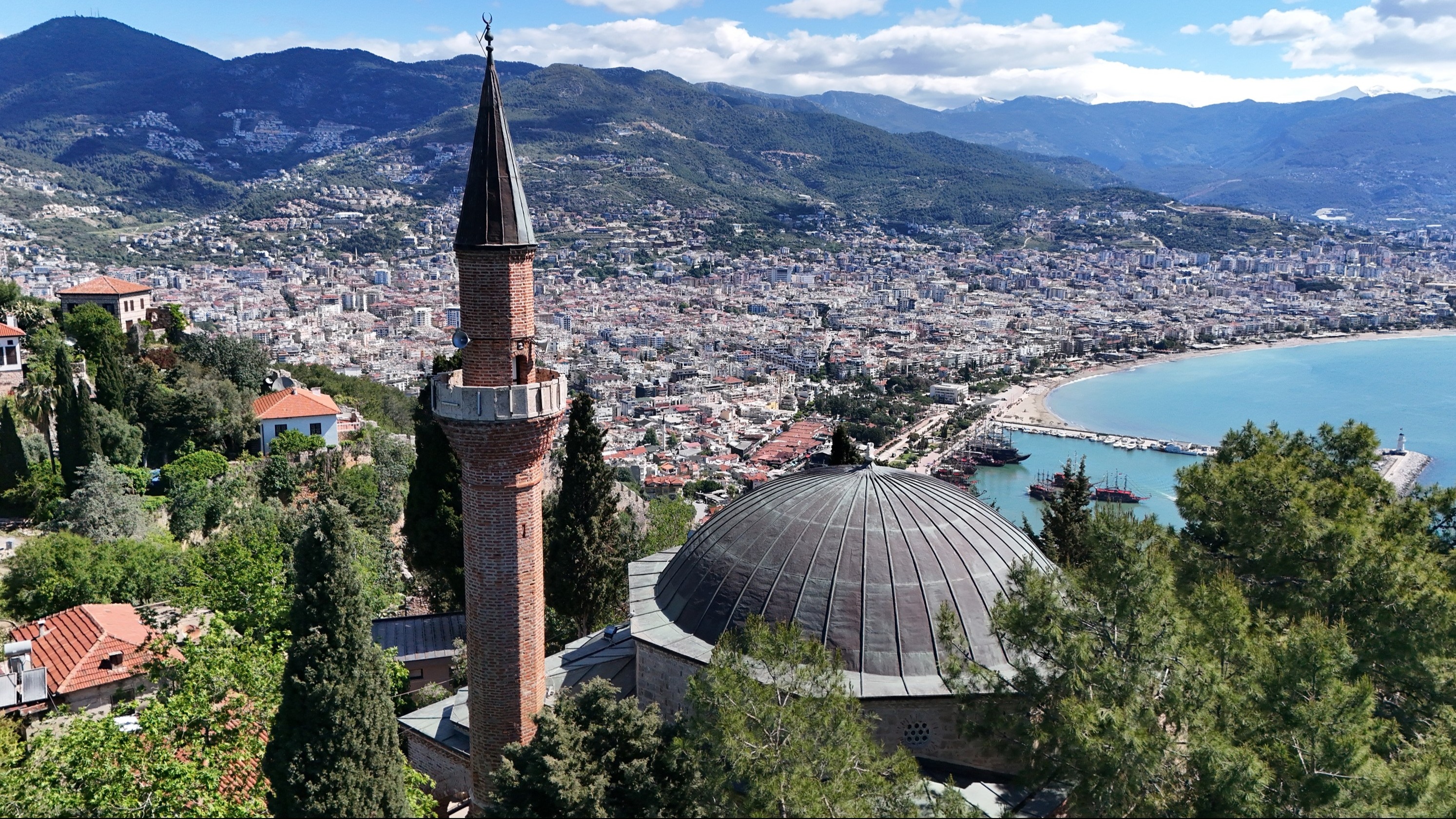 Kanuni Sultan Süleyman kendi parasıyla tamir ettirdi. 800 yıllık yapı yoğun ilgi görüyor