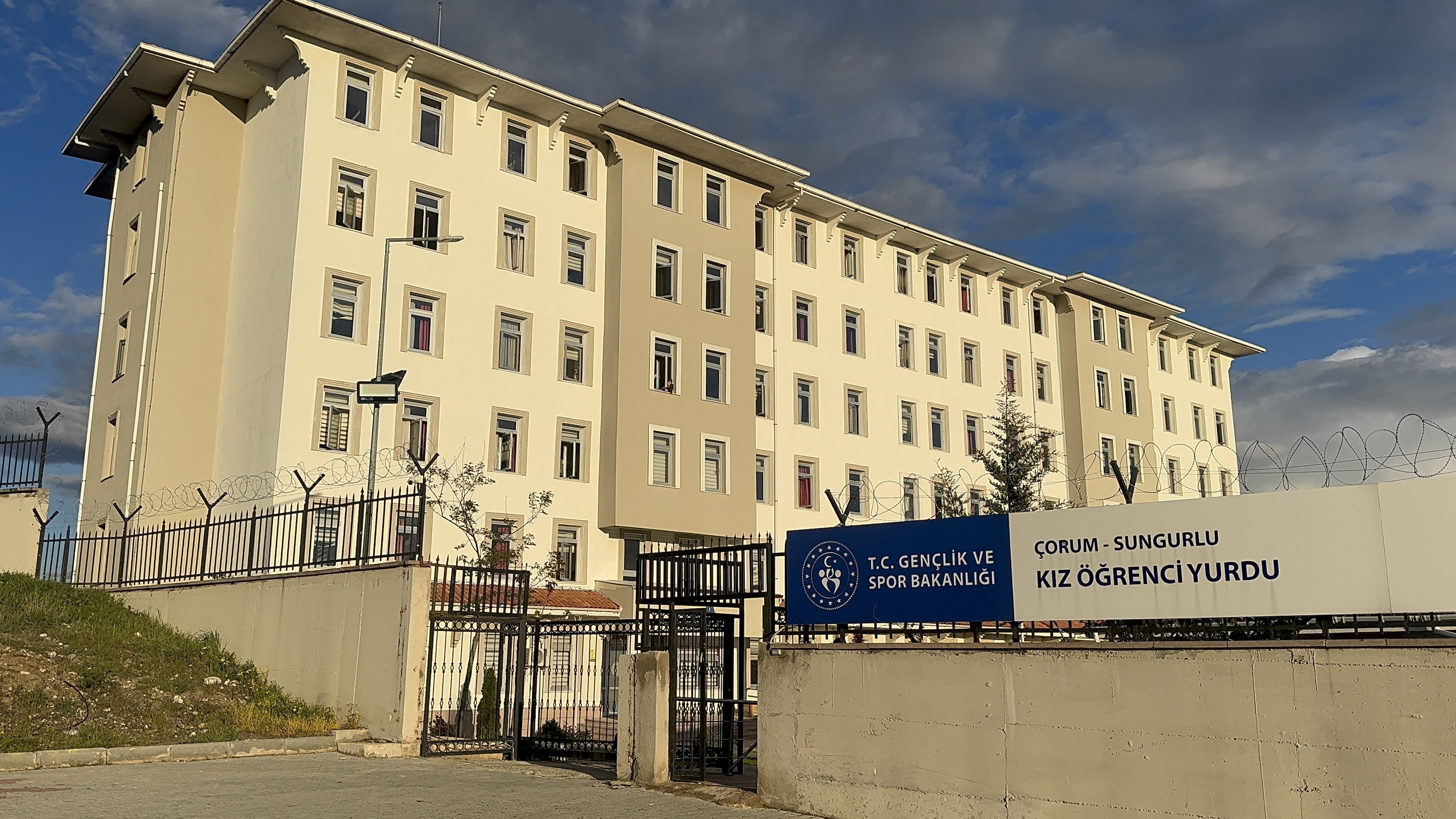 77 öğrenci yurttaki yemek sonrası hastaneye kaldırıldı