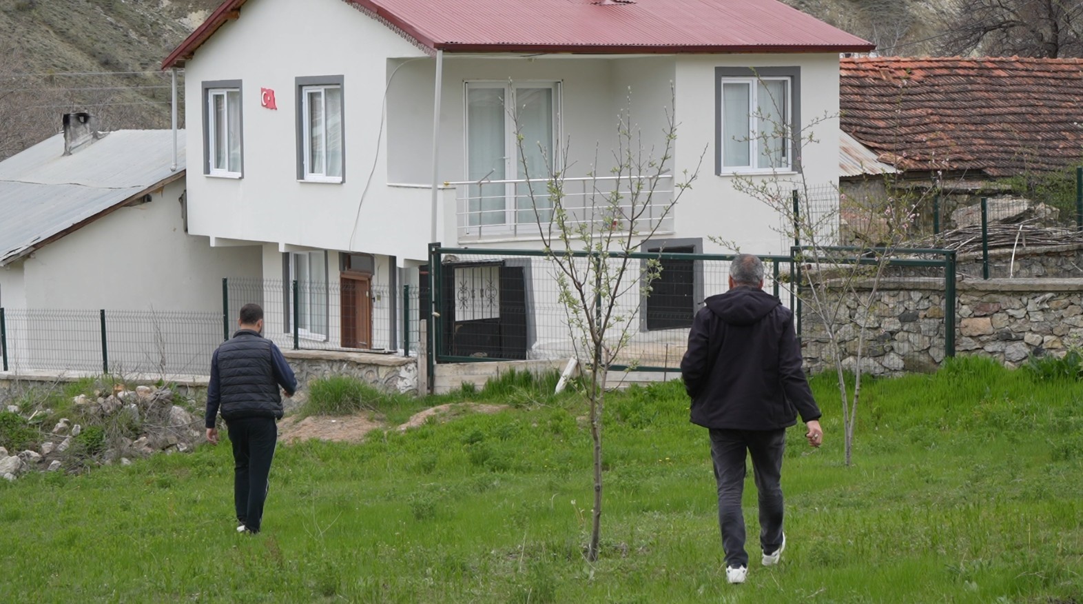Gümüşhane'nin birçok noktasında görüldü. Köy halkı evden çıkmaya korkuyor
