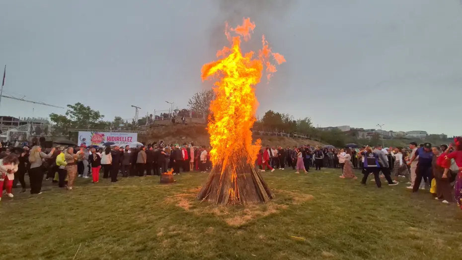 Kakava ateşi yakıldı, bahar danslarla karşılandı