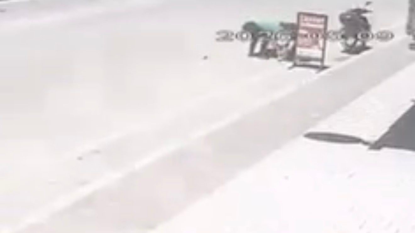 Çocuğunu yerde tekmeledi, gözaltına alındı