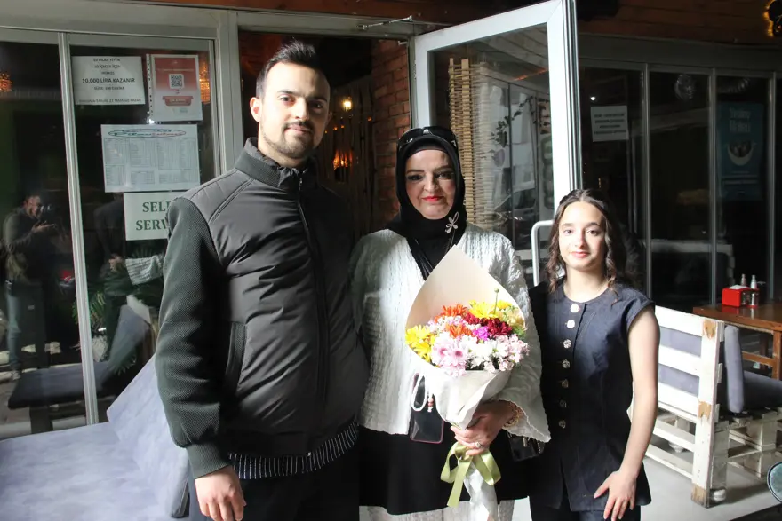 Evde anne, sokakta motokurye. Aile ekonomisine katkı sağlıyor 1