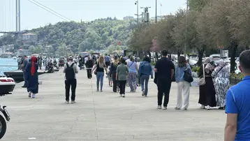 Güneşi gören soluğu sahilde aldı. Gözde sahilde yoğunluk