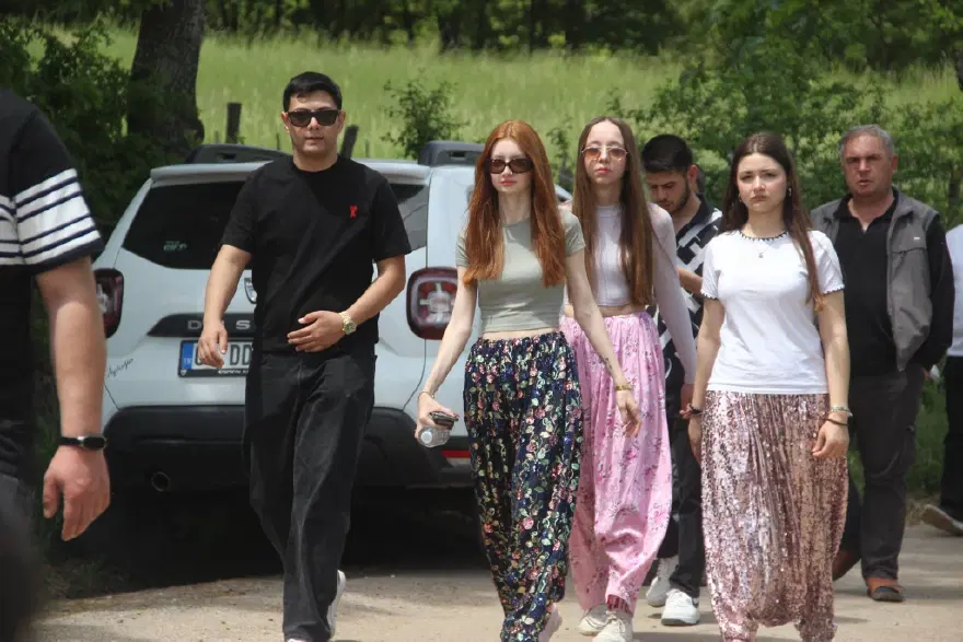 Kısmet açan sokak. 1,5 kilometre yürüyerek nasiplerini aradılar 3