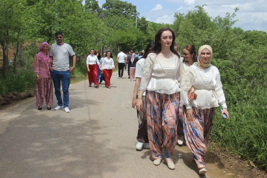 Kısmet açan sokak. 1,5 kilometre yürüyerek nasiplerini aradılar 1