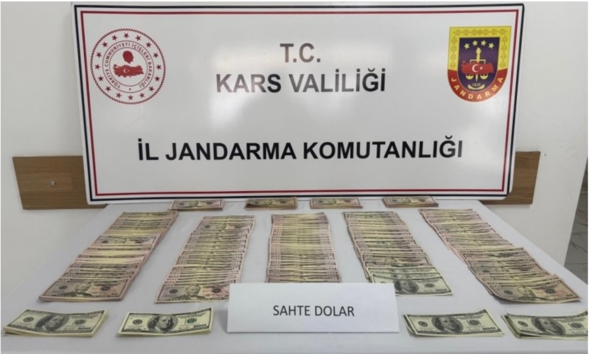 Kurban bayramı önce operasyon. Milyonlarca lira değerinde dolar ele geçirildi