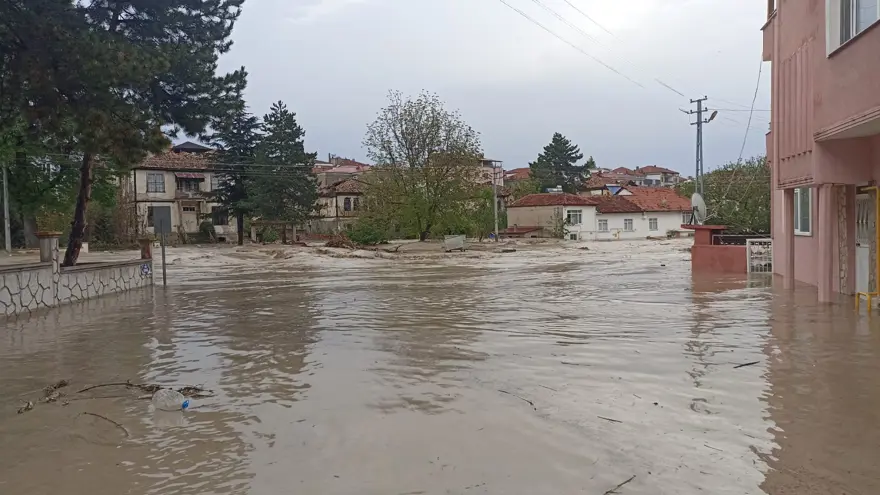 Sel tehlikesi sürüyor. Ülkenin yarısına sarı kodlu uyarı 5