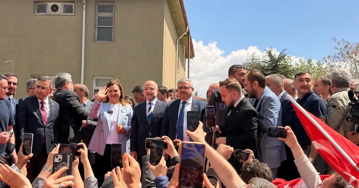 AK Parti'ye katılan Burcu Köksal: AK Parti'de hizmet etmeye devam edeceğim