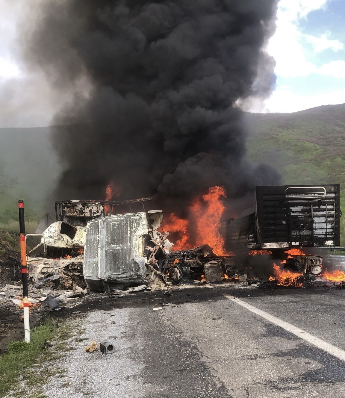 Bitlis'te feci kaza. İki sürücü de hayatını kaybetti