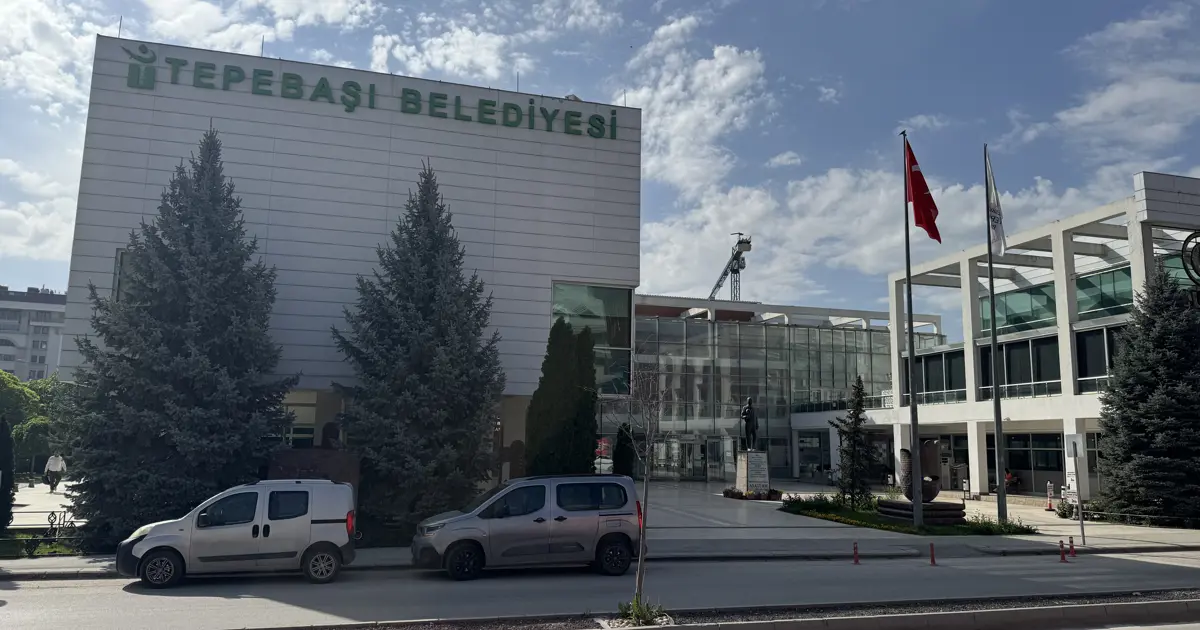 Tepebaşı Belediyesi'ne yolsuzluk operasyonu. Müdürün bahçesinde gizli oda bulundu