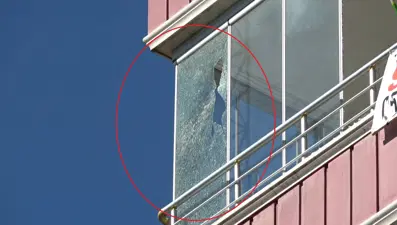 Samsun'da büyük panik. Evde oturuyorlardı, bir anda camlar kırıldı