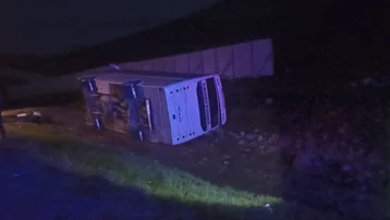 Taraftarları taşıyan midibüs devrildi, 27 taraftar yaralandı