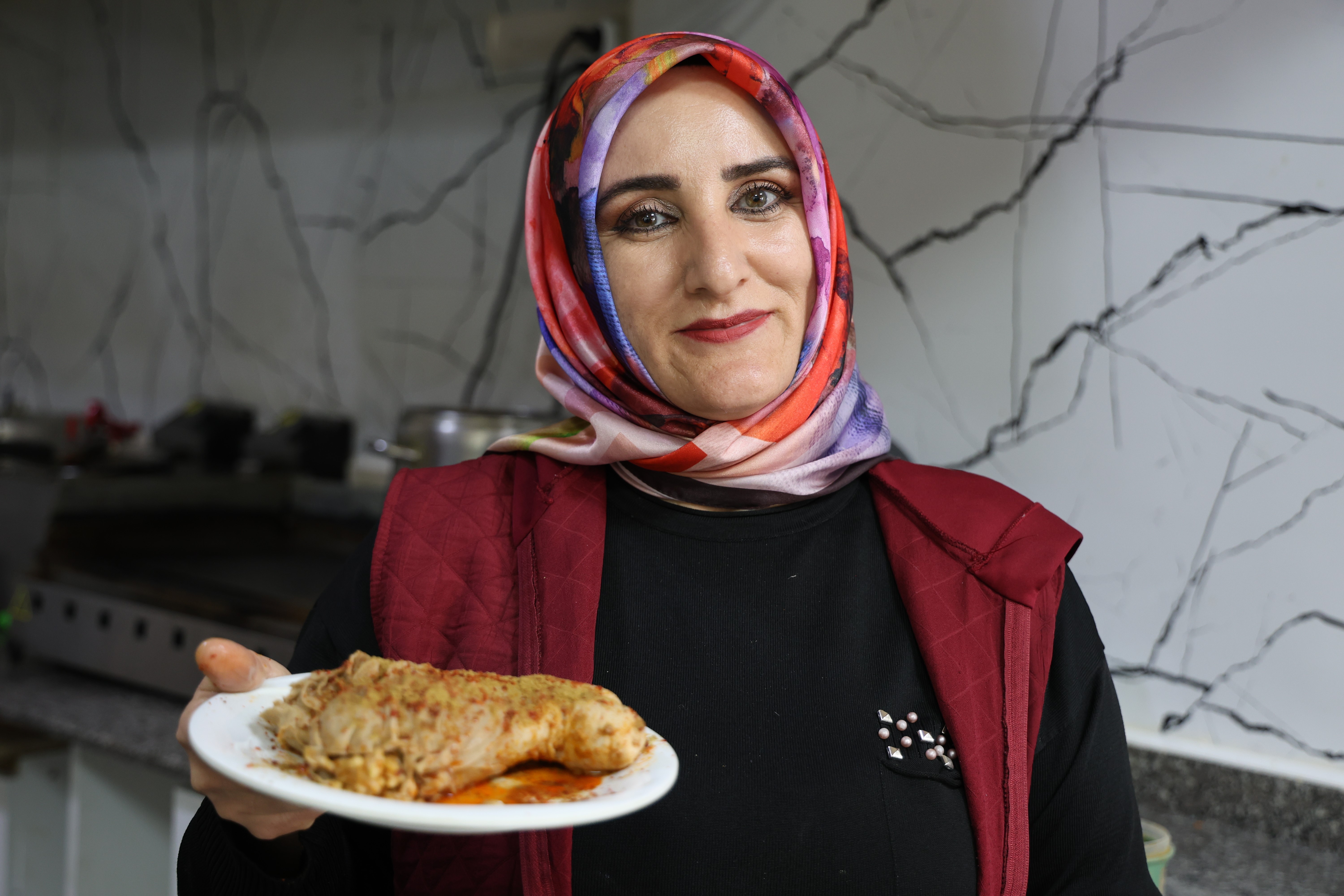 Evde yapıp pazarda sattı, kendi işinin patronu oldu. Şimdi tüm semt ona gidiyor