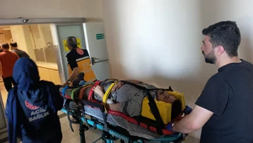 Üzerine demir parçası düşen işçi yaralandı