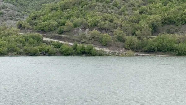 Kuraklığı fırsata çevirmişlerdi. Almus'ta köy yolu sular altında kaldı