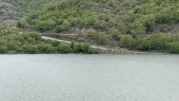Kuraklığı fırsata çevirmişlerdi. Almus'ta köy yolu sular altında kaldı