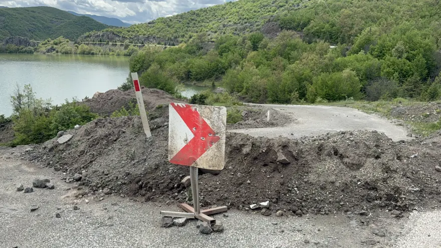 Kuraklığı fırsata çevirmişlerdi. Almus'ta köy yolu sular altında kaldı 2