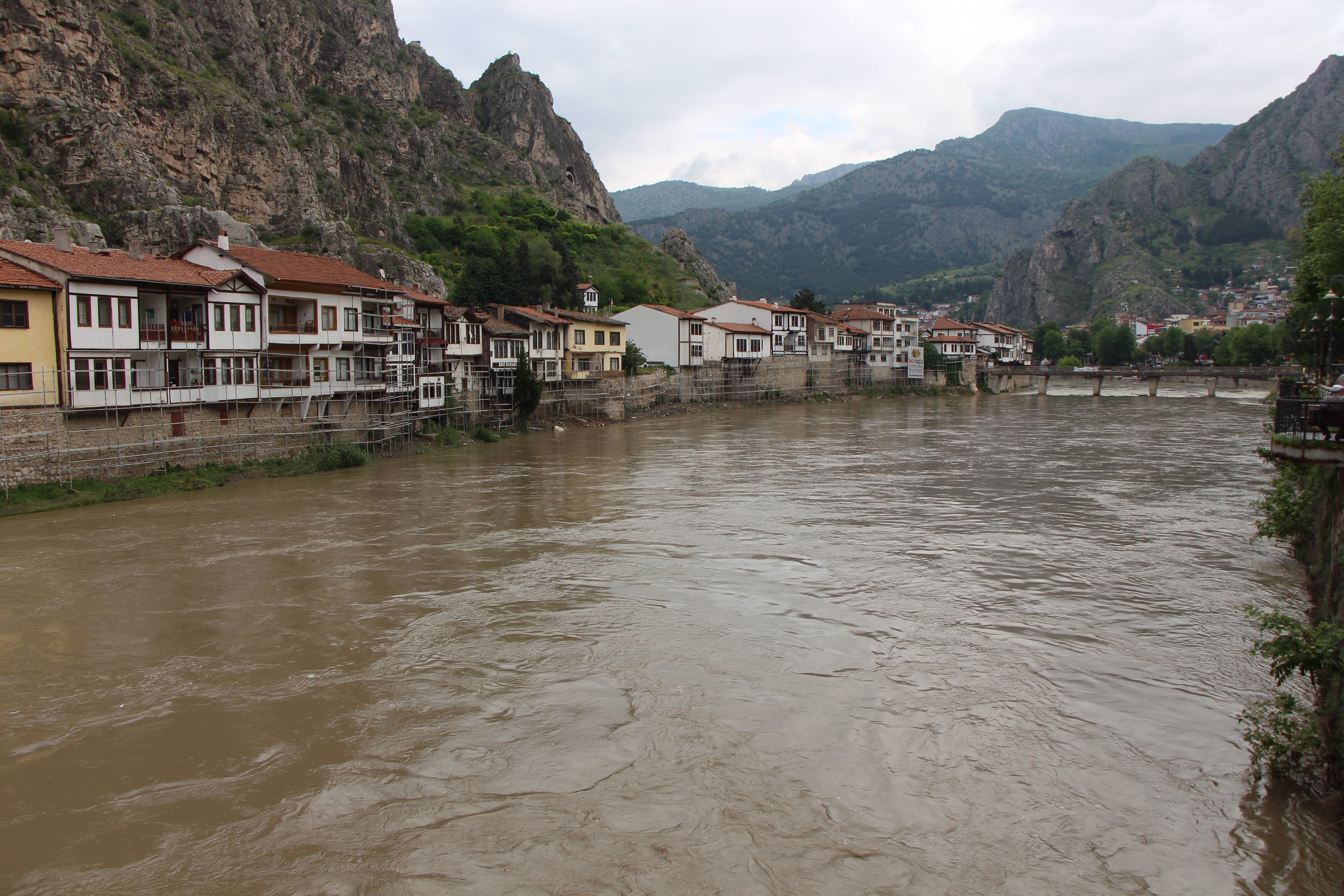 Bir hafta önce taşkınlar yaşanıyordu. Debi 130 metreküpe kadar düştü