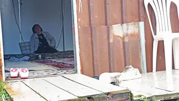 Hatay'daki heyelanda çocuğunu kaybeden anne. "Güvende olsunlar diye kızıma göndermiştim"